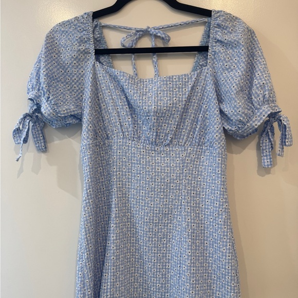 Altar'd State Dresses & Skirts - Alger’s State Blue Floral Puff Sleeve Dress